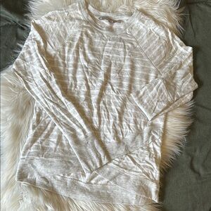 A t h l e t a • Crossover striped sweatshirt